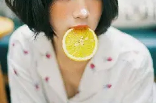 母亲节当天娱乐圈爆三件大事：黄一鸣被闺蜜背刺锋芝恋被传复合小玥儿点赞后爸引发热议