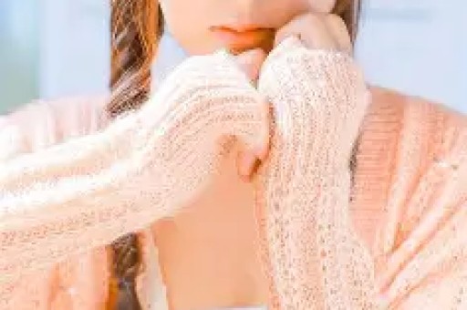网红黄一鸣人设崩塌：抢闺蜜男友、骗财、不顾女儿高烧真相震惊全网