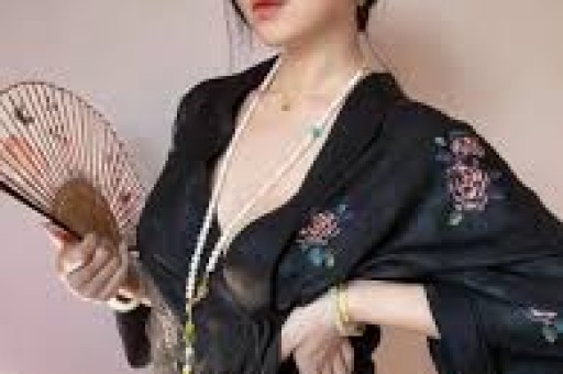 日本网红晒3人合照引发关注 日本网民：你们是“三胞胎”吗？