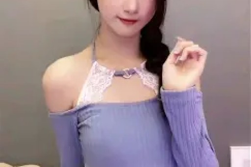 抖音千万粉丝网红主播何秋是亊首登时尚杂志《红秀